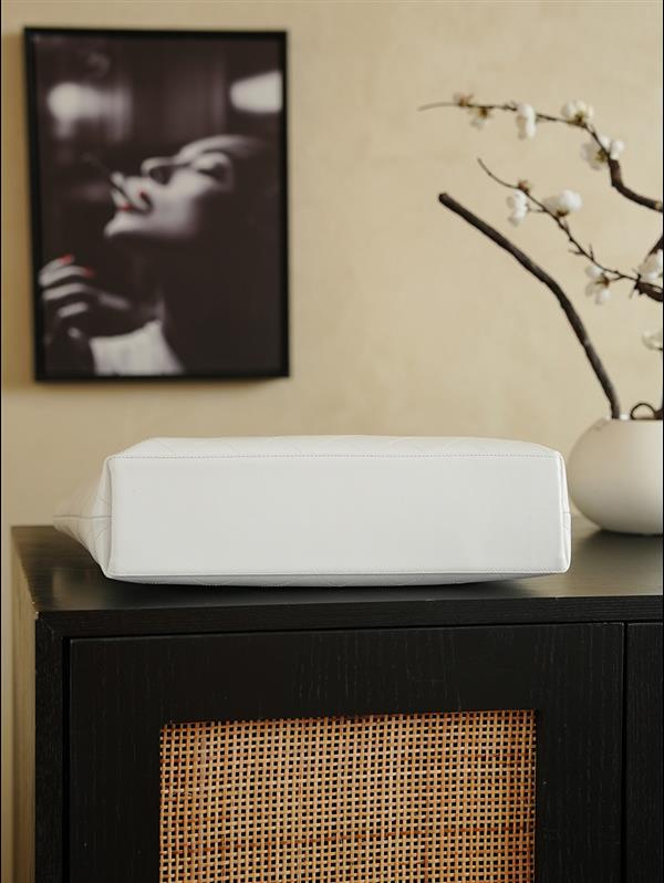 2026127215433985 840